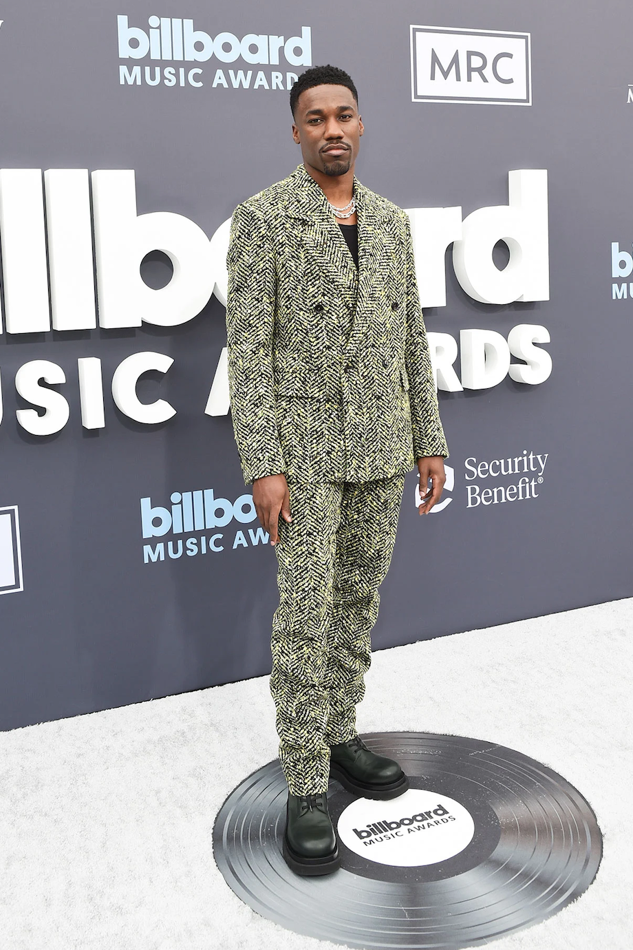 Giveon on the BBMAs red carpet 