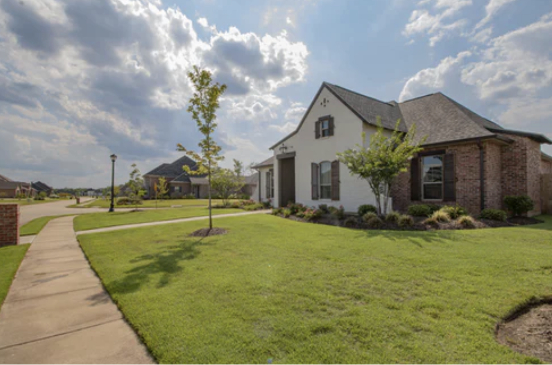 How To Easily Trim Your Lawn