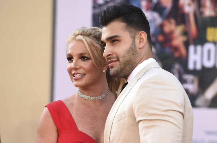 Britney Spears Announces Engagement to Sam Asghari