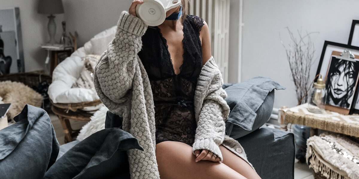 How to Find the Perfect Lingerie For the Cold Season 