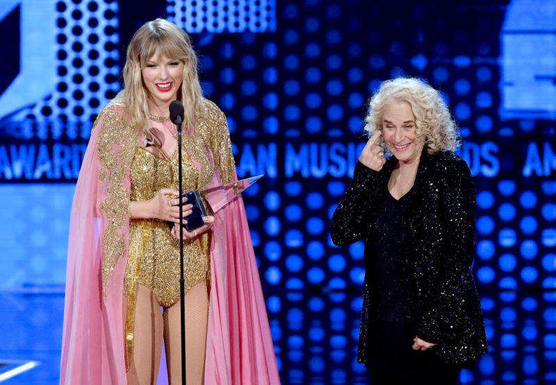 Taylor Swift and Carole King at the Rock & Roll Hall of Fame Music Award