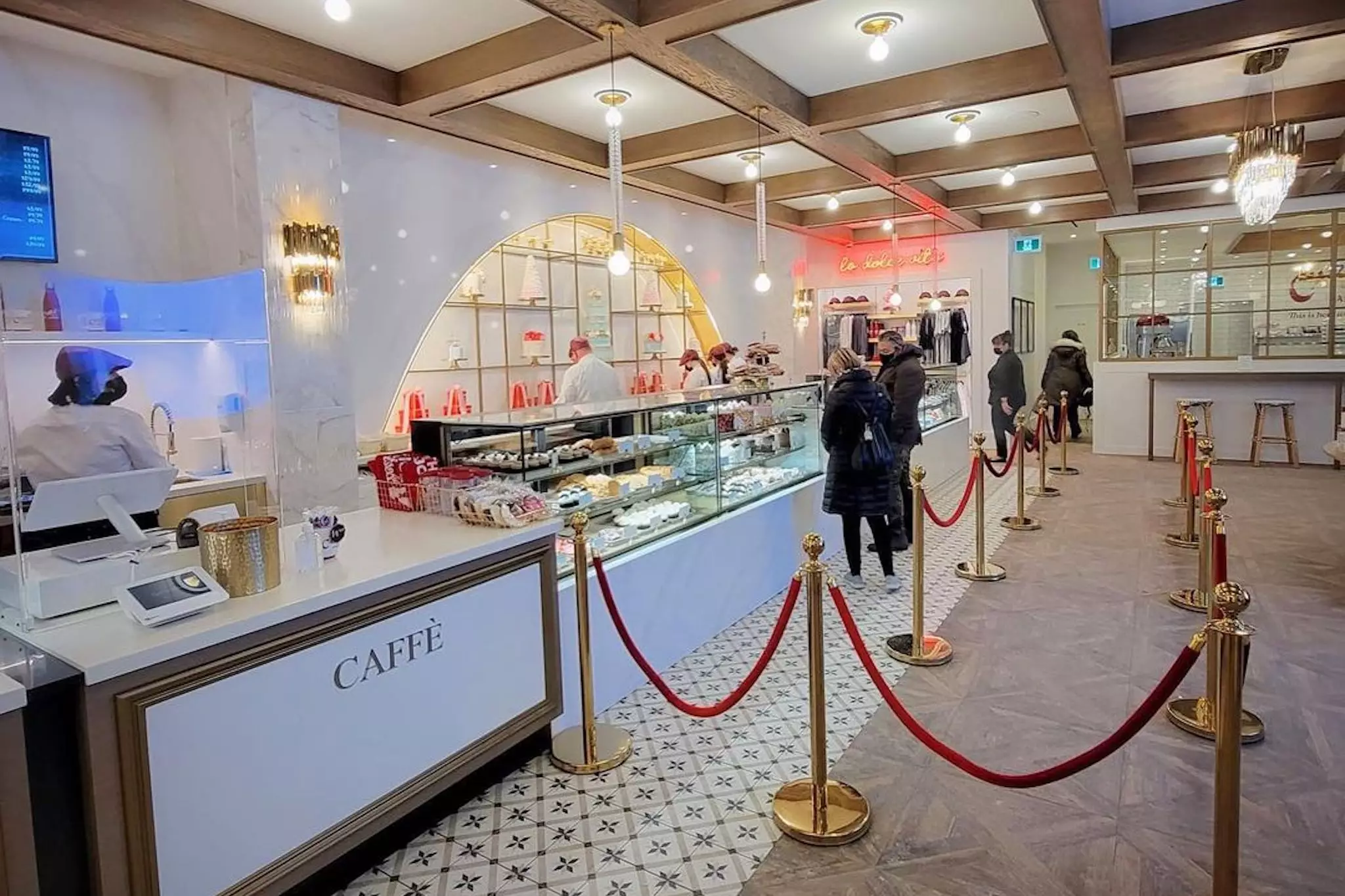 Carlo's Bakery Opens First Canadian Cake Shop In Mississauga