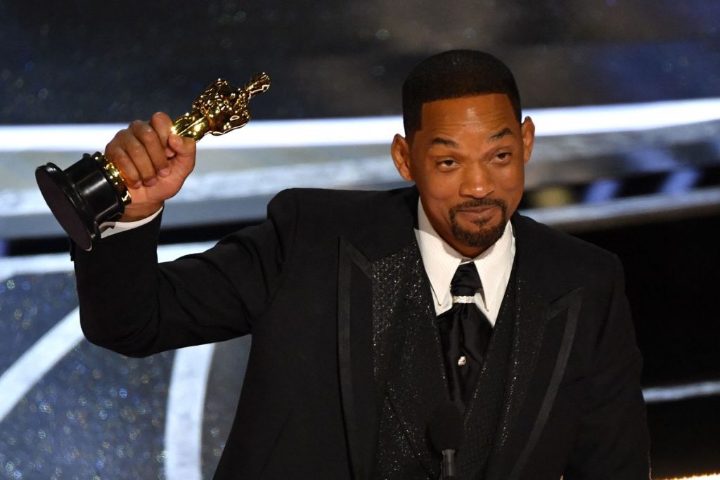 Will Smith with the Oscar trophy. 