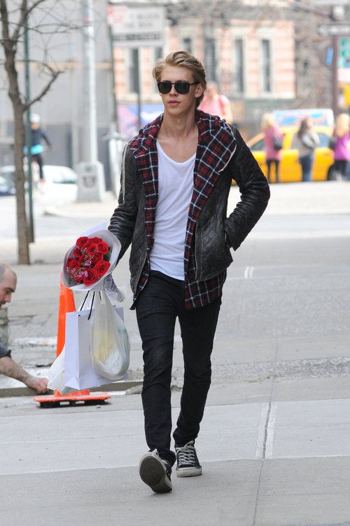 Austin Butler heads to a business meeting on a cloudy day on Saturday (October 13) in Studio City, Calif.