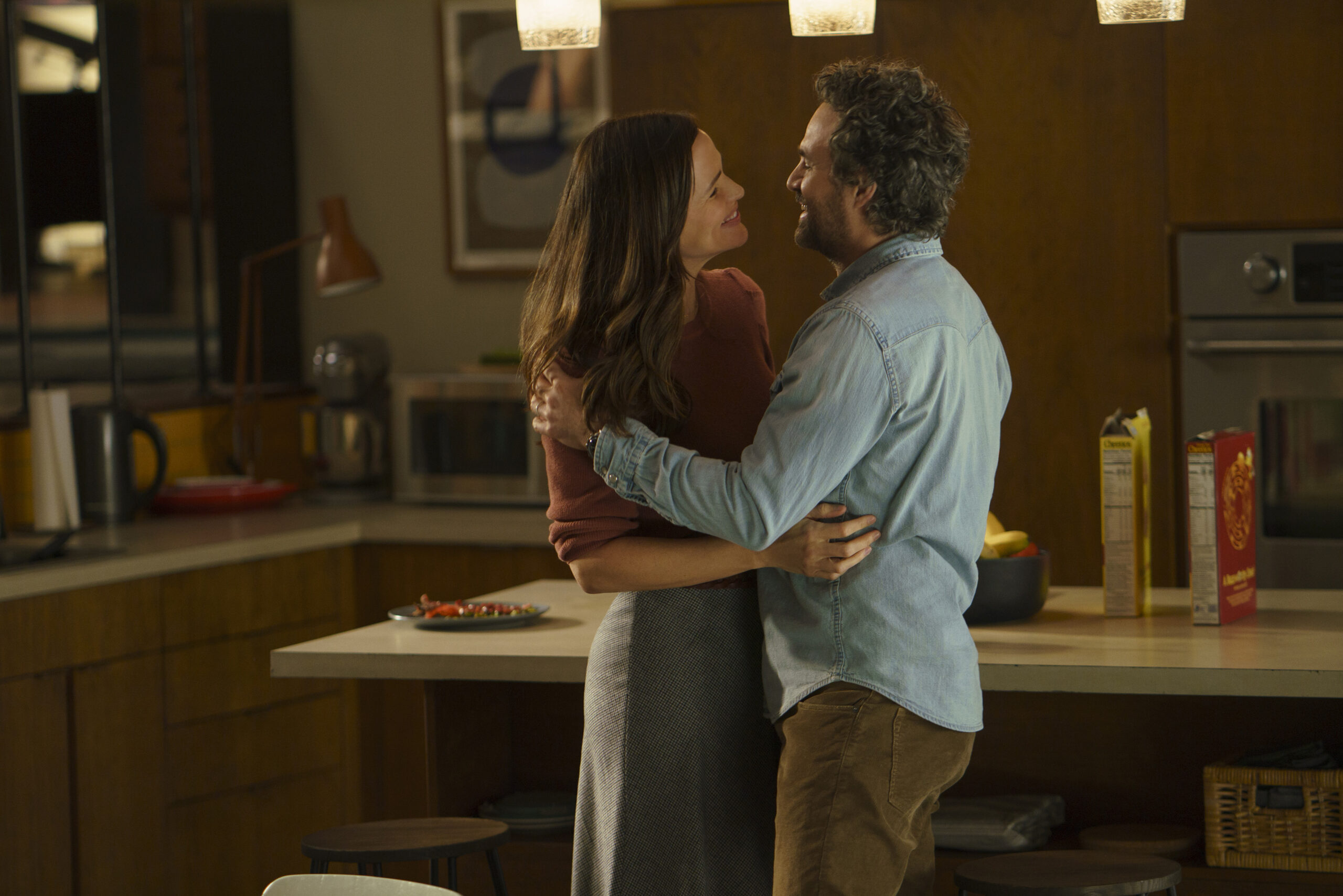 The Adam Project (L to R) Jennifer Garner as Ellie and Mark Ruffalo as Louis Reed. 