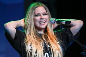 Avril Lavigne singing