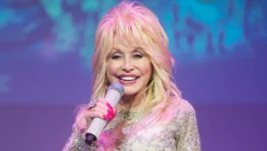 Dolly Parton singing on stage