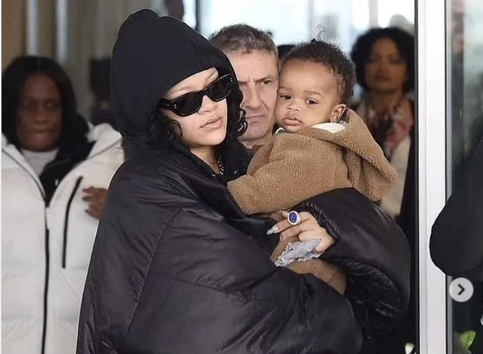 vocal llorar En todo el mundo Rihanna Baby Milan Fashion Week -