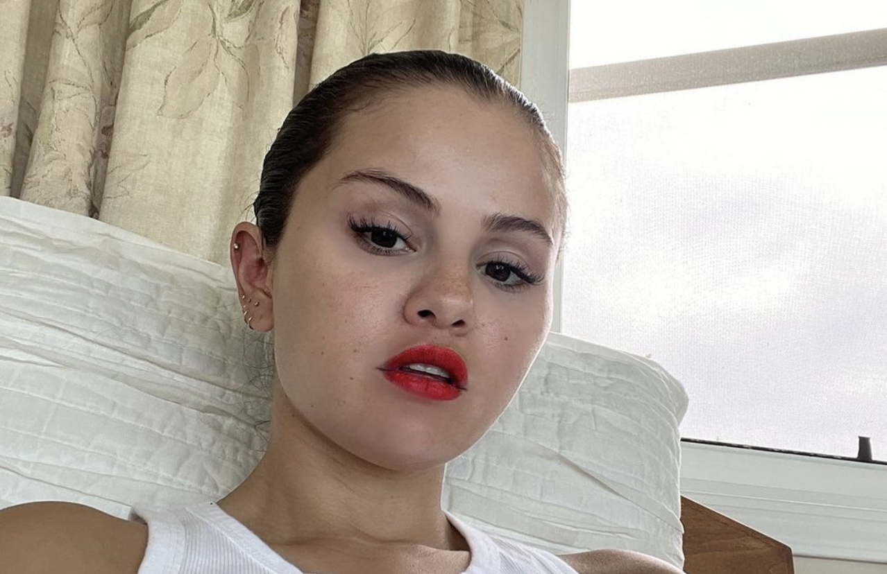 Selena Gomez Instagram Selfie Breaks The