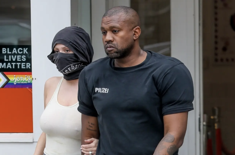 dyb Møde Græsse Kanye West Wife Wears Shirt Over Face Because Of This Alleged Reason -