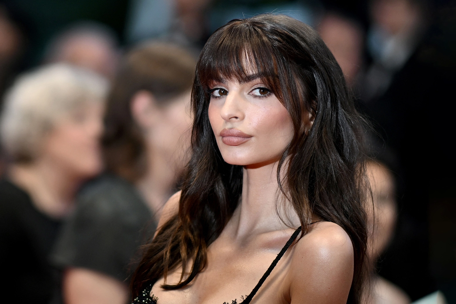 Emily Ratajkowski Interview Star Is Waiting For The “Right” Woman -