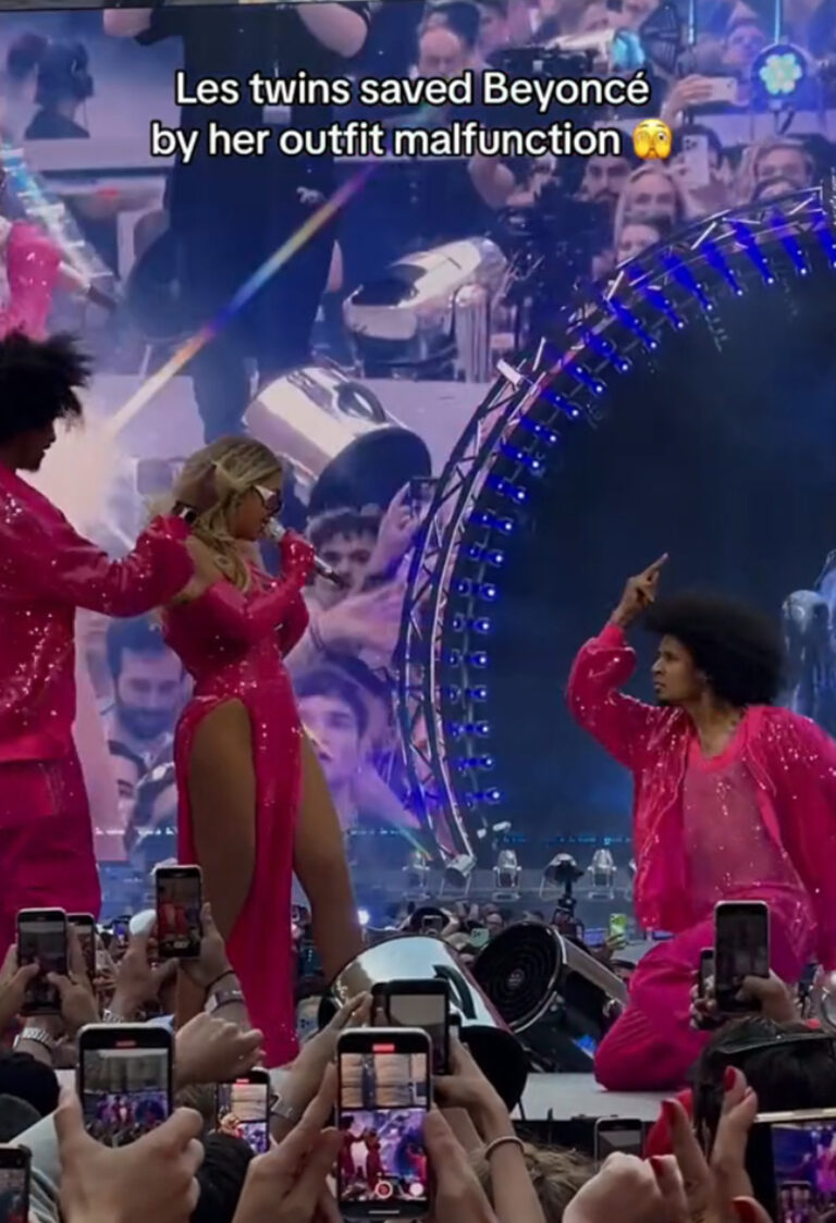Beyoncé Dress Malfunction(00)