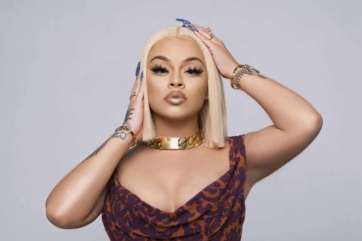 Latto Warns Fans Throwing Objects At Her During Performance
