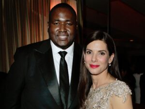 Quinton Aaron Quinton Aaron (left) smiling for a photo with his 'Blind Side' costar Sandra Bullock (right) at the Oscars 2010