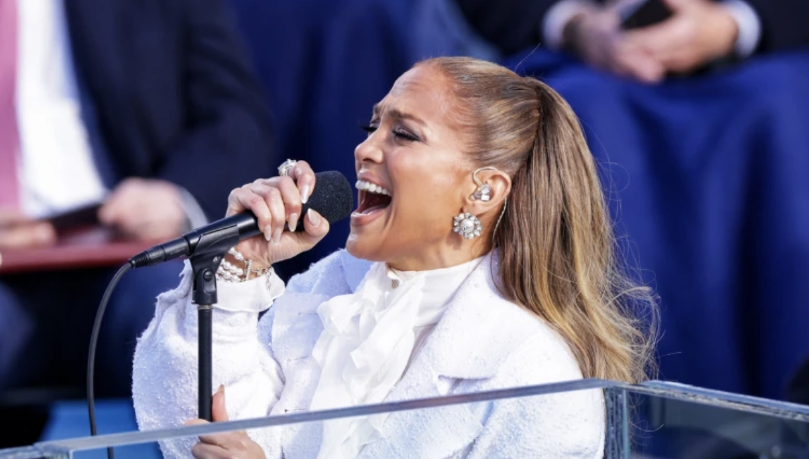 Jennifer Lopez Singing Live Karaoke Video Sounds Bad?