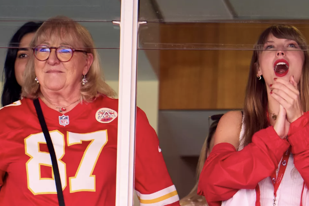 donna kelce and tayor swift
