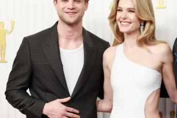 Meghann Fahy and Leo Woodall