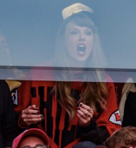 Taylor Swift wears a sweatshirt for the Chiefs' game