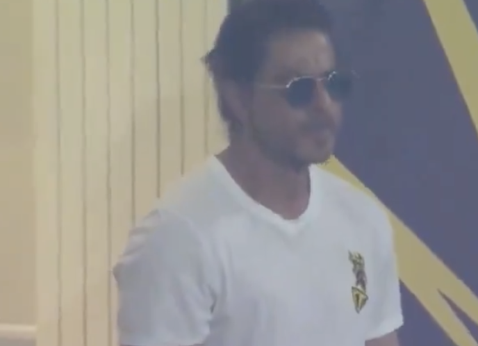 Shar Rukh Khan Enjoys KKR vs RR match