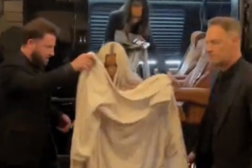 What Happened To Kim Kardashian Dress Met Gala Ripped Wardrobe Malfunction?