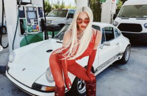 Kesha Nude Instragam Post "Bored of Wearing Clothes" 