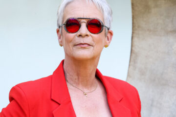 Jamie Lee Curtis Tearfully Reacts to Wildfires Threatening