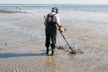 Metal Detectorist Wins £50,000 from £4 Bet