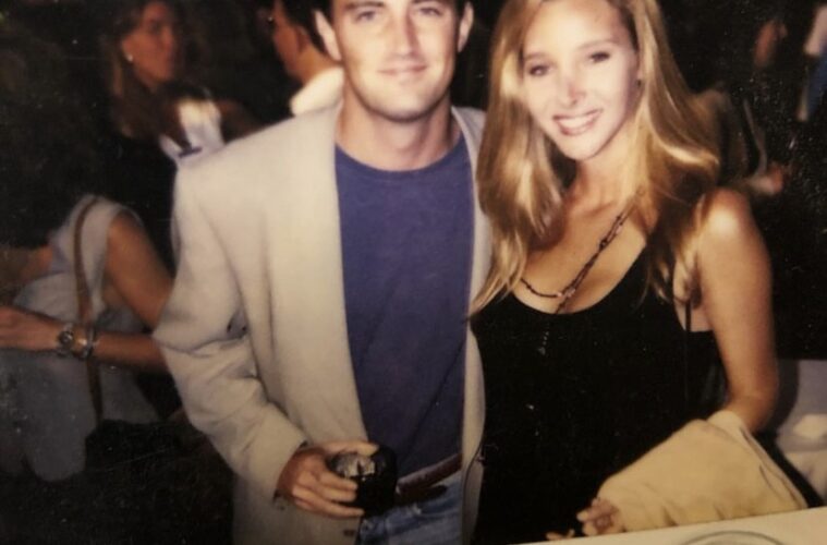 Lisa Kudrow discovers note from Matthew Perry