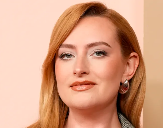 Amelia Dimoldenberg to Host ‘SNL’ 50th Anniversary Red Carpet
