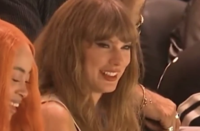 Taylor Swift Booed At Super Bowl While Supporting Boyfriend Travis Kelce