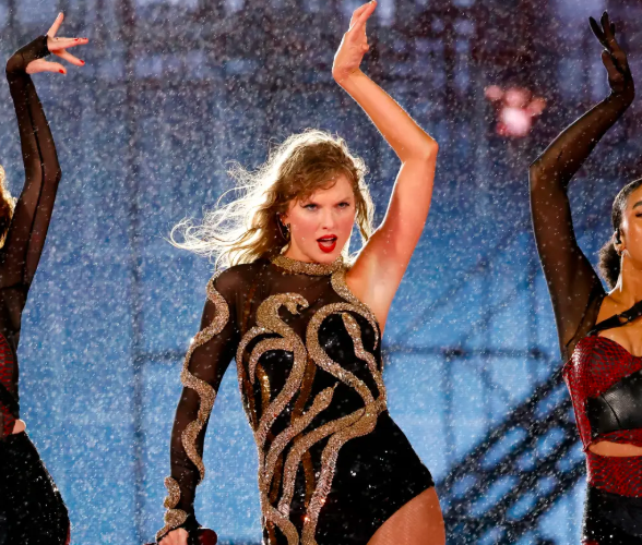 How Taylor Swift Manages Her Performances in Extreme Weather