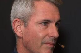 Astronomer CEO Andy Byron Resigns After Coldplay ‘Kiss‑Cam’ Controversy