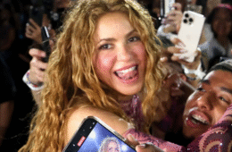 Shakira Meets Fans in L.A.; Christie Brinkley Stuns with Daughter in N.Y.