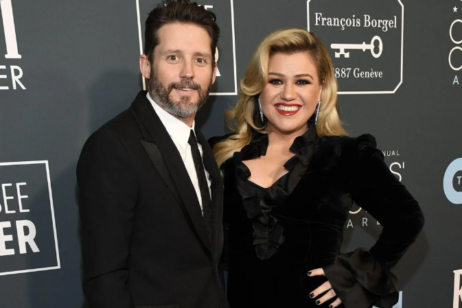 Kelly Clarkson Postpones Las Vegas Residency Amid Ex Brandon Blackstock’s Illness