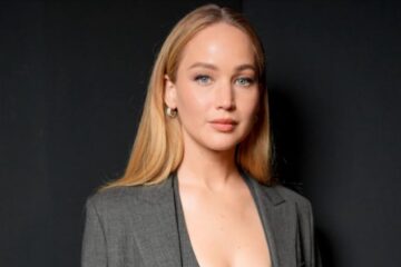 Jennifer Lawrence Grabs Dior’s Coveted ‘Dracula’ Book Tote