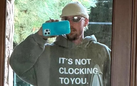 Justin Bieber Wears Hoodie Featuring His Viral ‘Standing on Business’ Quote—Fans Want In