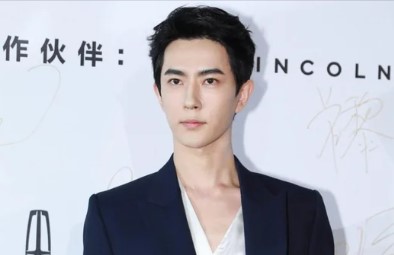 Actor Yu Menglong Dies at 37 After Reported Fall from Building