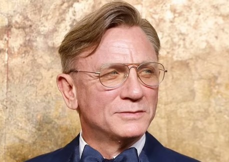 Daniel Craig Returns as Benoit Blanc