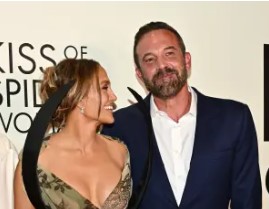 Jennifer Lopez and Ben Affleck Reunite on Red Carpet After Divorce