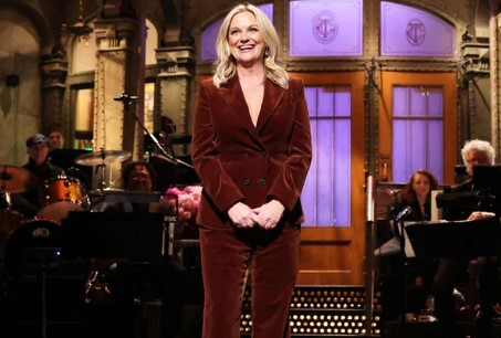 Amy Poehler Reveals an SNL Host Once Fell Asleep Mid-Sketch: “Guess His Character’s Asleep Now”