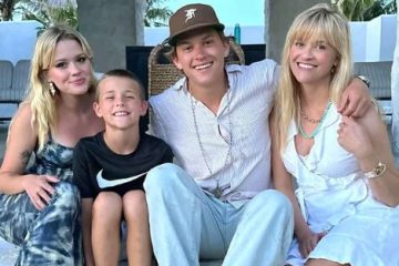 Reese Witherspoon Opens Up About Postpartum Depression Struggles