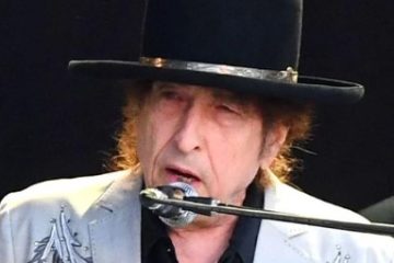 Is Bob Dylan Feuding With a Major Fan Account?