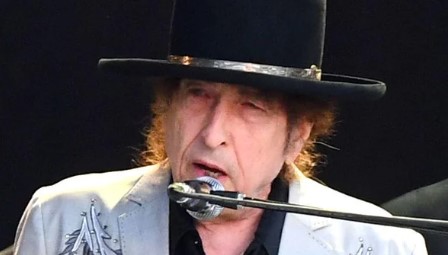 Is Bob Dylan Feuding With a Major Fan Account?