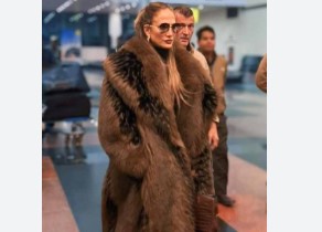 Jennifer Lopez Mistaken for Rihanna at Udaipur Wedding Arrival