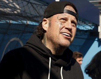 Jelly Roll Debuts Clean-Shaven Look at Tennessee Titans Game