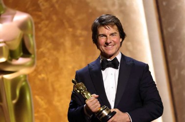 Tom Cruise Earns First Oscar Honor