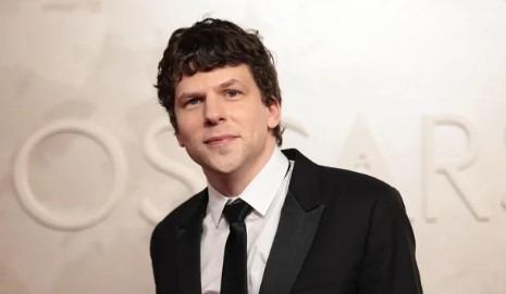 Jesse Eisenberg Is Donating a Kidney to a Stranger?
