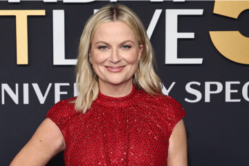 Amy Poehler ‘Got in a Fight’ on Plane Over Swearing