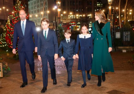 Kate Middleton and Prince William Step Out for Christmas –