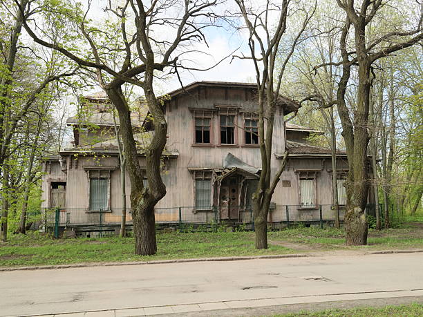 Essential Resources for Flipping Abandoned Properties